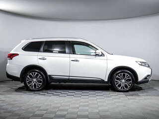2018 Mitsubishi Outlander III Рестайлинг 2, белый, 2219000 рублей, вид 4