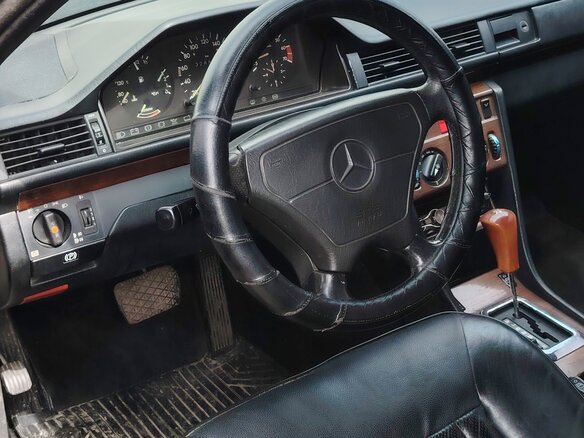 1990 Mercedes-Benz W124 230, серебристый, 800000 рублей - вид 6