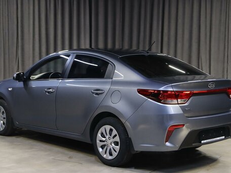 2019 Kia Rio IV, серый, 1149000 рублей, вид 4