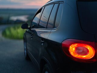 2011 Volkswagen Tiguan I, чёрный, 850000 рублей, вид 3