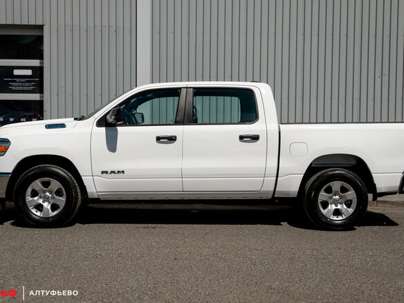 2023 Ram 1500 Crew Cab eTorque V, белый, 6650000 рублей - вид 3