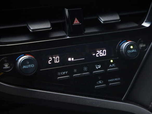 2021 Toyota Camry VIII (XV70) Рестайлинг, белый, 2499777 рублей - вид 18