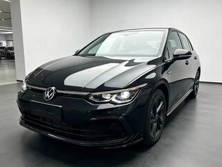 2023 Volkswagen Golf VIII, чёрный, 1875000 рублей, вид 1
