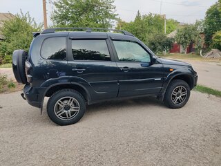 2009 Chevrolet Niva I Рестайлинг, чёрный, 650000 рублей, вид 3