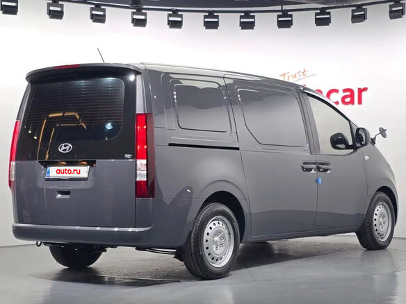 2025 Hyundai Staria I, серый - вид 2