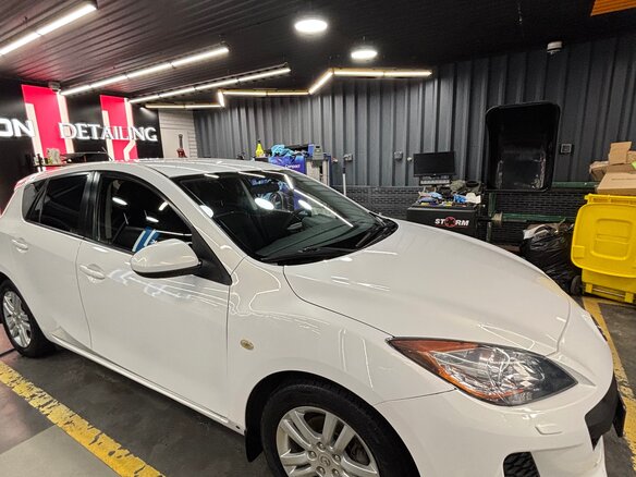 2011 Mazda 3 II (BL) Рестайлинг, белый - вид 1