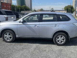 2013 Mitsubishi Outlander III, серебристый, 1450000 рублей, вид 2