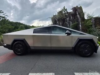 2026 Tesla Cybertruck Cyberbeast, серебристый, 18999750 рублей, вид 4