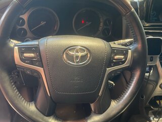 2015 Toyota Land Cruiser 200 Series Рестайлинг 2, чёрный, 4800000 рублей, вид 5