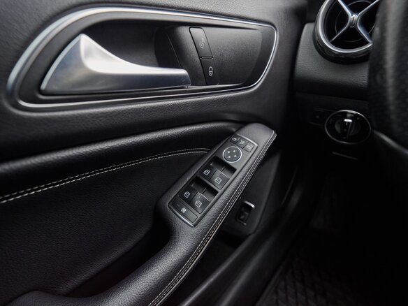 2017 Mercedes-Benz GLA 250 I (X156), красный - вид 10