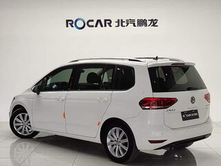 2023 Volkswagen Touran L II, белый, 1490000 рублей, вид 4