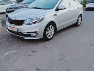 2015 Kia Rio III Рестайлинг, серебристый, 1340000 рублей, вид 1