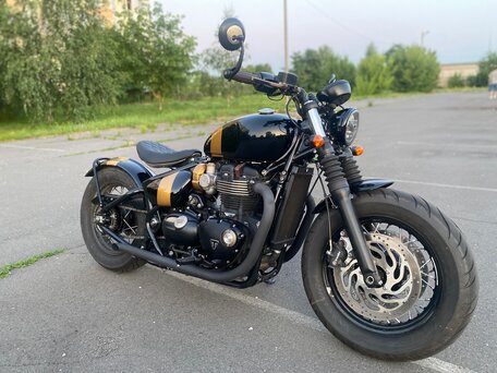 2020 Triumph Bonneville Bobber, чёрный, 950000 рублей, вид 4