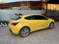2014 Opel Astra GTC J Рестайлинг, жёлтый - вид 2