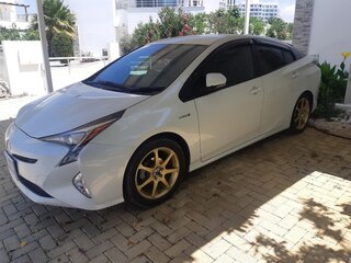 2016 Toyota Prius IV (XW50), белый, 1699999 рублей, вид 3