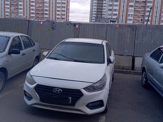 2017 Hyundai Solaris II, серебристый, 650000 рублей, вид 3