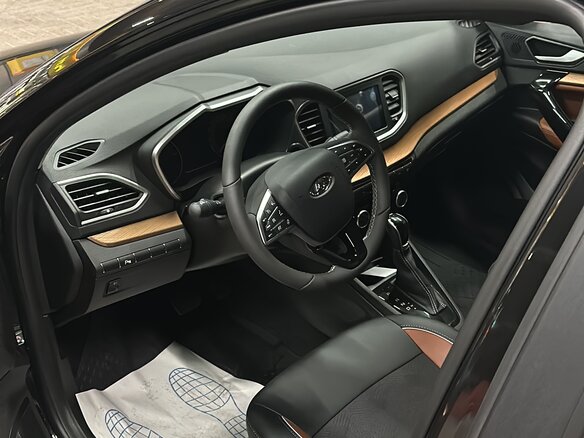 2024 Lada (ВАЗ) Vesta Cross I Рестайлинг (NG), чёрный, 1650000 рублей - вид 2
