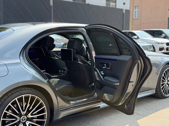 2023 Mercedes-Benz S-Класс 450 Long 4MATIC VII (W223), серый, 12410000 рублей - вид 2