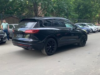 2019 Volkswagen Touareg III, чёрный, 5100000 рублей, вид 4