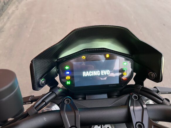 2021 Ducati Monster 937, чёрный - вид 16