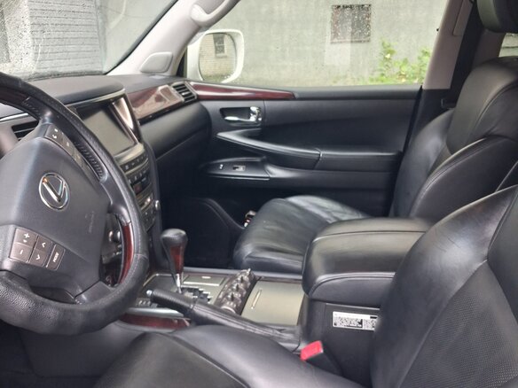2011 Lexus LX 570 III, белый, 5500000 рублей - вид 4