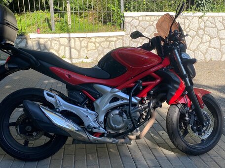 2010 Suzuki SFV 400 Gladius, красный, 390000 рублей, вид 2