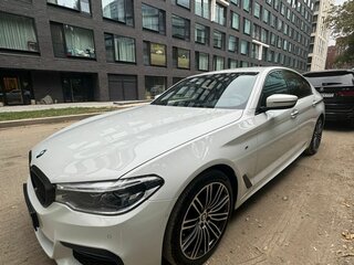 2017 BMW 5 серии 540i xDrive VII (G30/G31/G38), белый, 3950000 рублей, вид 2