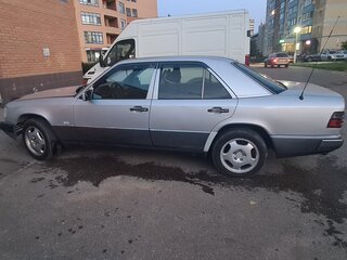 1992 Mercedes-Benz W124 200, серебристый, 430000 рублей, вид 3