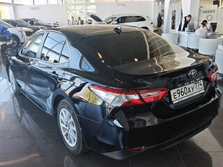2021 Toyota Camry VIII (XV70) Рестайлинг, чёрный, 3195000 рублей, вид 4