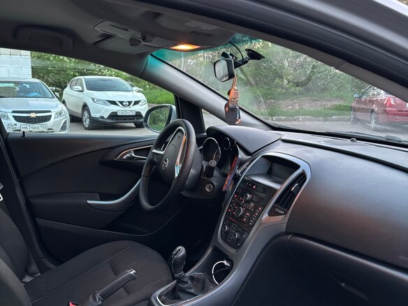 2012 Opel Astra J Рестайлинг, серебристый, 650000 рублей - вид 5