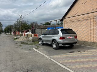 2004 BMW X5 4.4i I (E53) Рестайлинг, серебристый, 1000000 рублей, вид 4