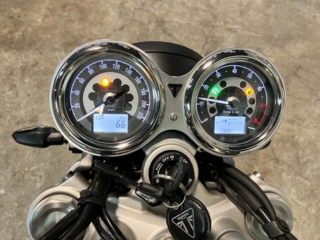2022 Triumph Speed Twin, чёрный, 1237000 рублей, вид 3