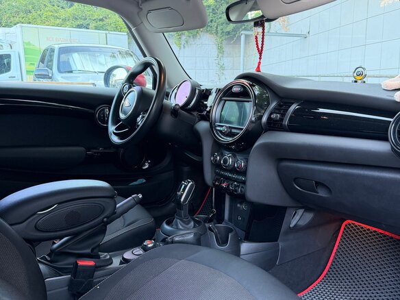 2019 Mini Hatch Cooper III (F55/F56) Рестайлинг, серый, 1750000 рублей - вид 11