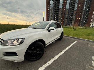 2013 Volkswagen Touareg II, белый, 2350000 рублей, вид 3