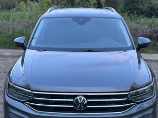 2021 Volkswagen Tiguan II Рестайлинг, чёрный, 3300000 рублей, вид 2