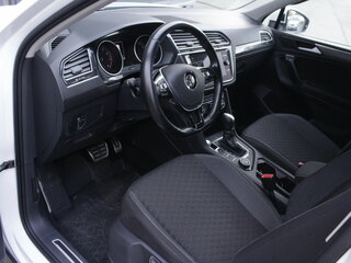 2018 Volkswagen Tiguan II, белый, 2470000 рублей, вид 5