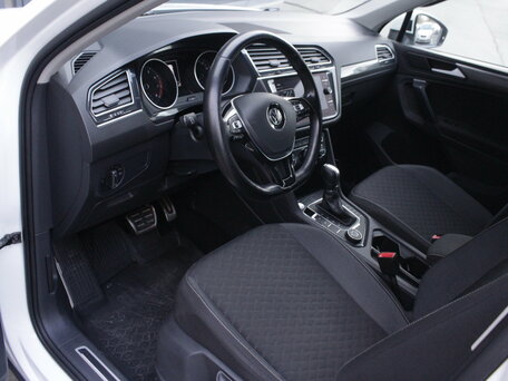 2018 Volkswagen Tiguan II, белый, 2470000 рублей, вид 5