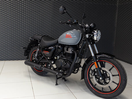 2026 Royal Enfield Meteor, серый, 509000 рублей, вид 3