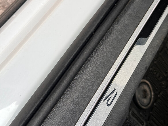 2021 Volkswagen Tiguan II Рестайлинг, белый, 3400000 рублей - вид 18