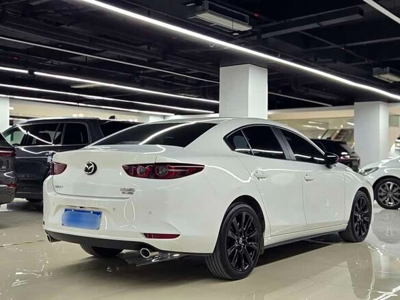2023 Mazda 3 Axela IV (BP), белый, 1690000 рублей - вид 3