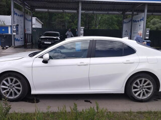 2018 Toyota Camry VIII (XV70), белый, 1800000 рублей, вид 4