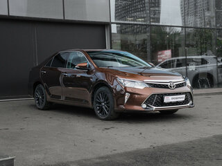 2017 Toyota Camry VII (XV50) Рестайлинг 2, коричневый, 2100000 рублей, вид 3