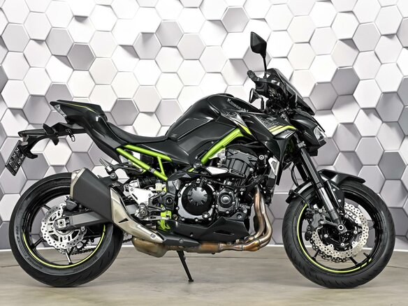 2022 Kawasaki Z 900, чёрный, 999000 рублей - вид 2