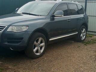2007 Volkswagen Touareg I Рестайлинг, серый, 700000 рублей, вид 1