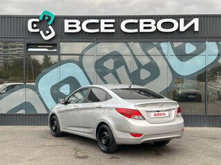 2011 Hyundai Solaris I, серебристый, 799000 рублей, вид 3