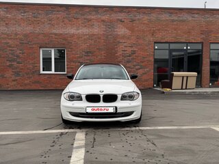 2010 BMW 1 серии 116i I (E81/E82/E87/E88) Рестайлинг, белый, 700000 рублей, вид 3