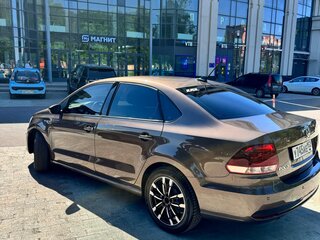 2019 Volkswagen Polo V Рестайлинг, коричневый, 1520000 рублей, вид 4