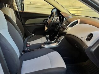 2013 Chevrolet Cruze I Рестайлинг, серебристый, 900000 рублей, вид 5
