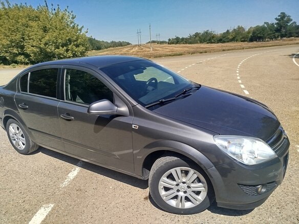 2011 Opel Astra H Рестайлинг, серый, 700000 рублей - вид 1