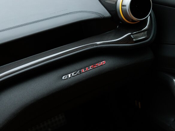 2017 Ferrari GTC4Lusso, красный, 31000000 рублей - вид 33